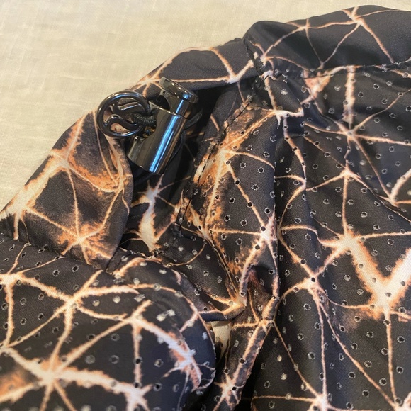 Lululemon Like New Miss Misty II Star Crushed Running Jacket Size 12 - Picture 5 of 9